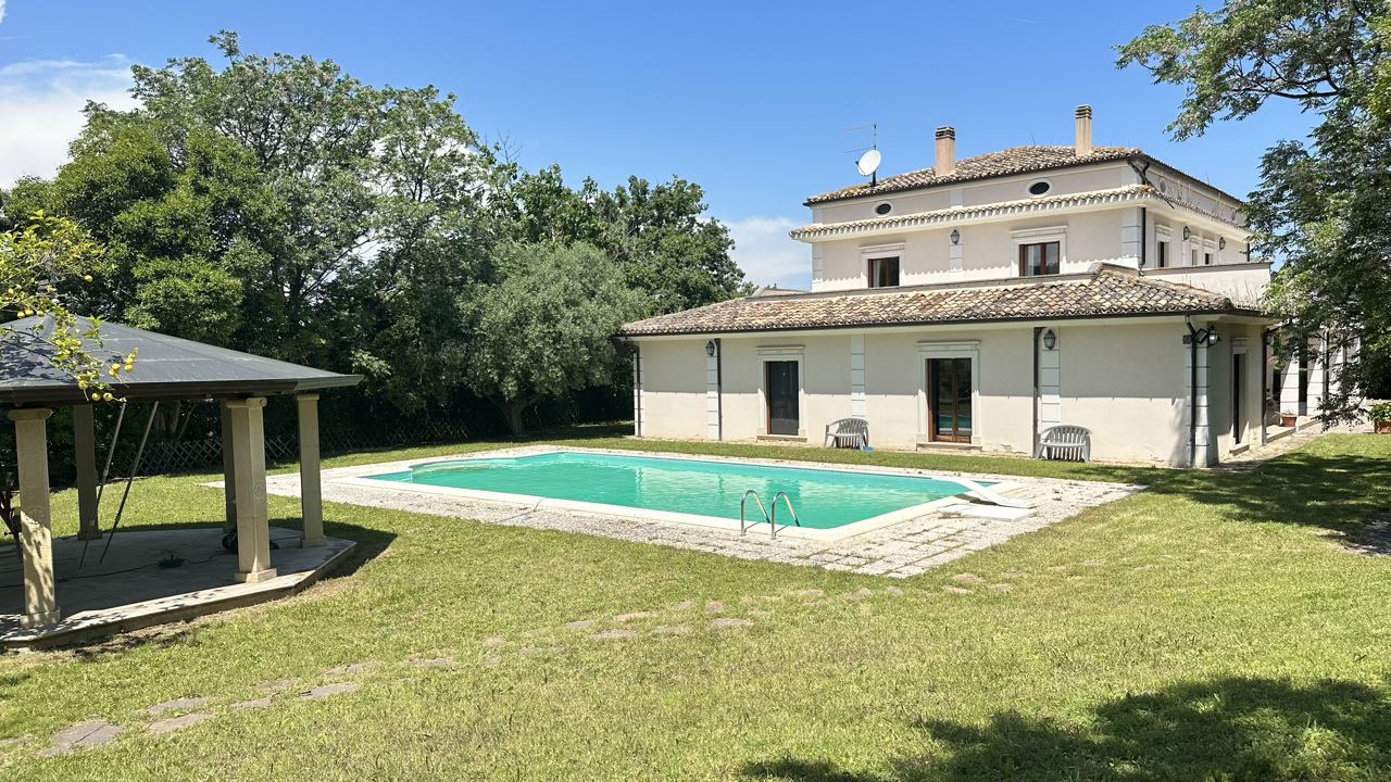For sale villa in quiet zone Montesilvano Abruzzo foto 1