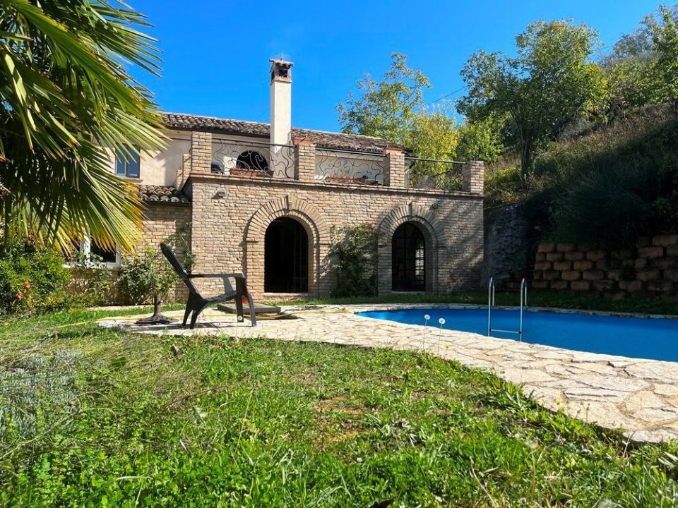 A vendre villa in zone tranquille Loreto Aprutino Abruzzo foto 1