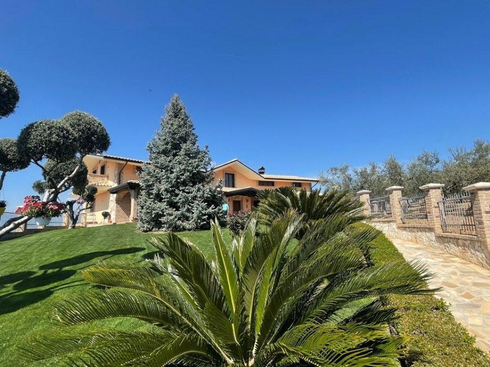 A vendre villa in zone tranquille Città Sant´Angelo Abruzzo foto 1