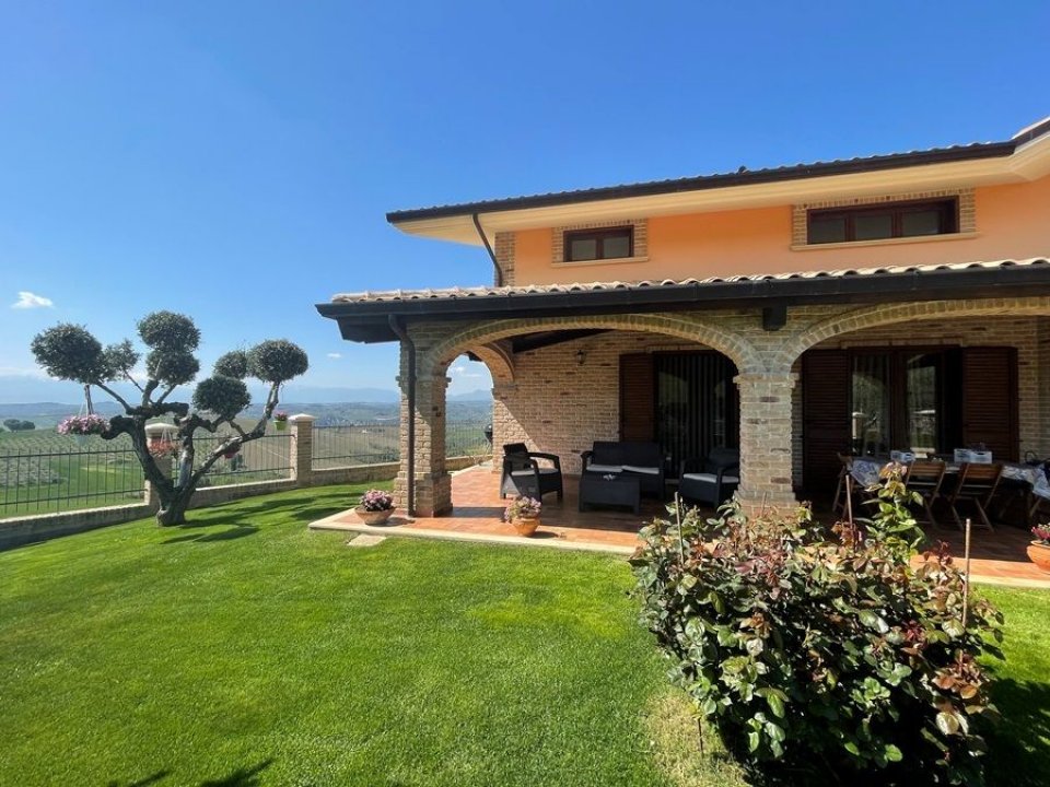 A vendre villa in zone tranquille Città Sant´Angelo Abruzzo foto 6
