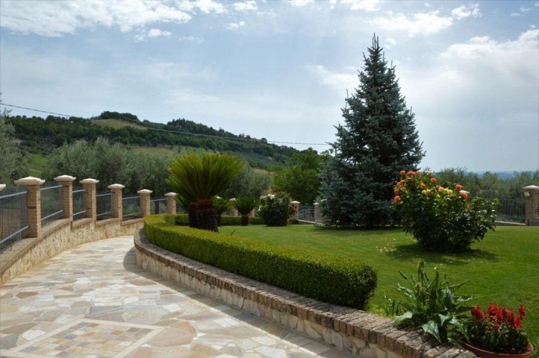 For sale villa in quiet zone Città Sant´Angelo Abruzzo foto 24