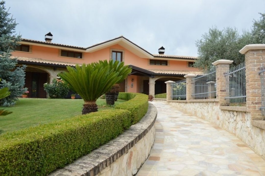 A vendre villa in zone tranquille Città Sant´Angelo Abruzzo foto 26