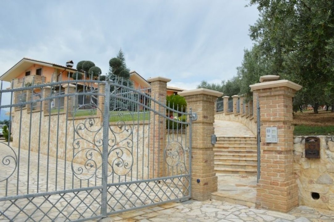 Se vende villa in zona tranquila Città Sant´Angelo Abruzzo foto 27
